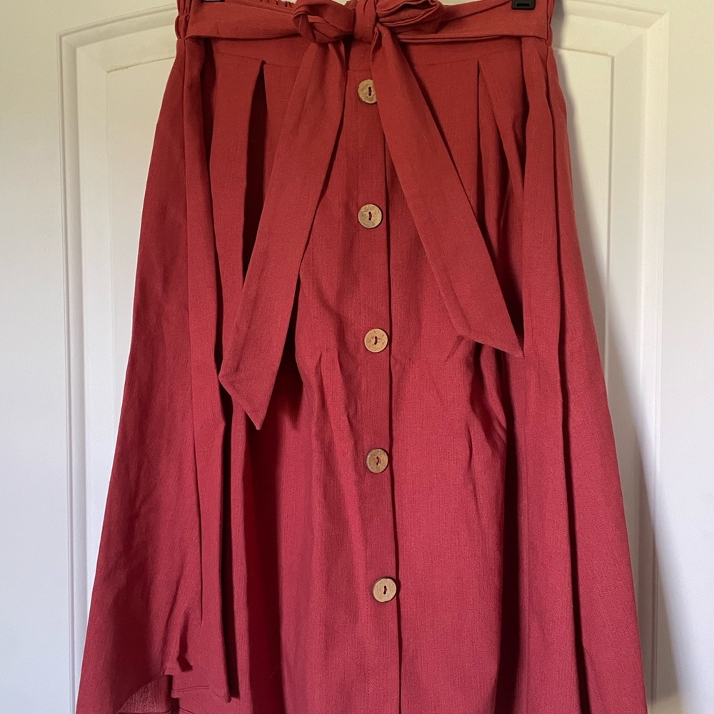 Chic Button-Down Midi Skirt in Red